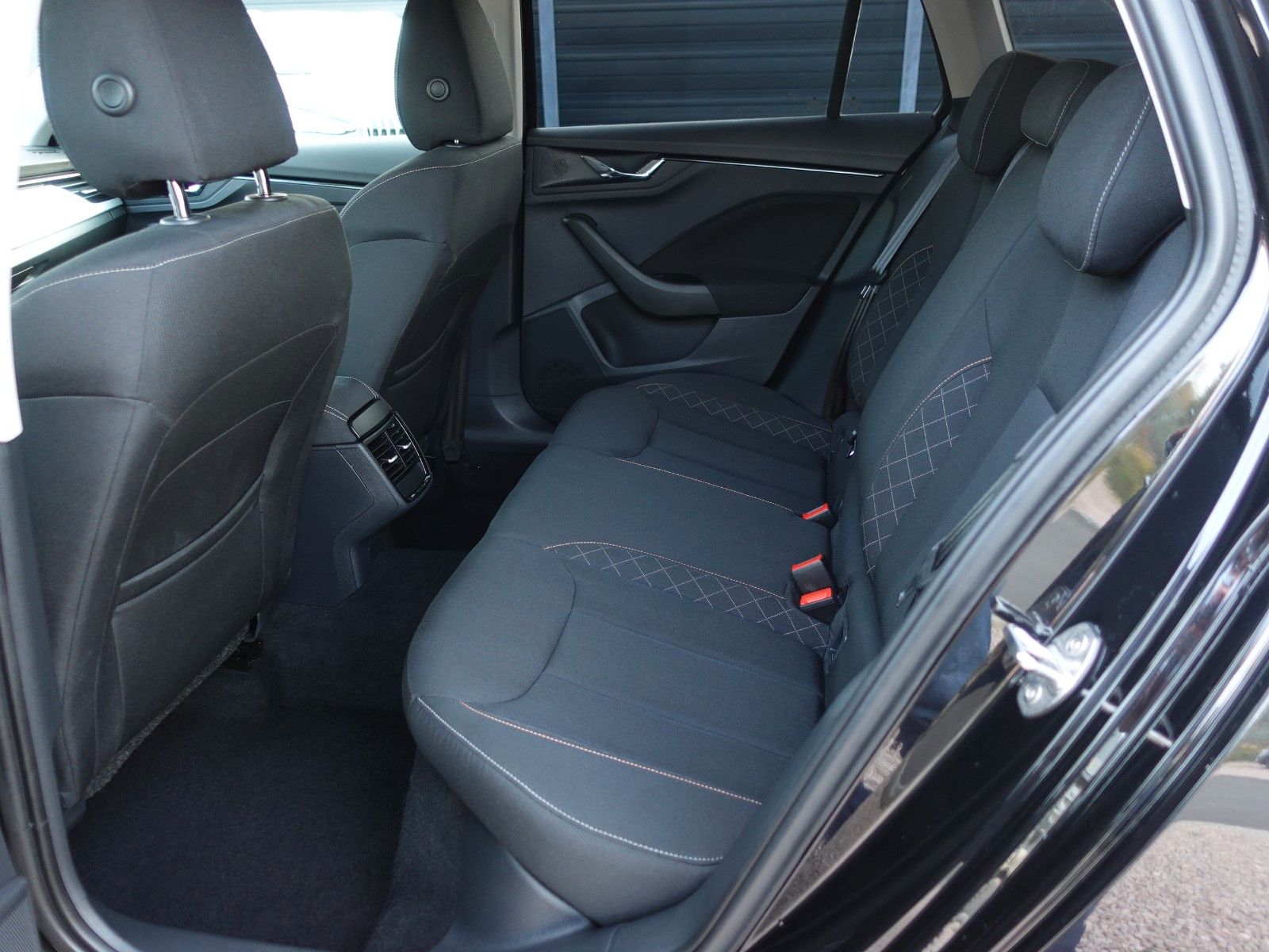 Fahrzeugabbildung SKODA Scala 1.0 TSI 81kW Ambition Business/LED/Navi/..