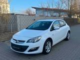Opel Astra J Lim. 5-trg. Fun / Klima / PDC / Tüv Au - Opel Astra FUN mit Benzin-Antrieb