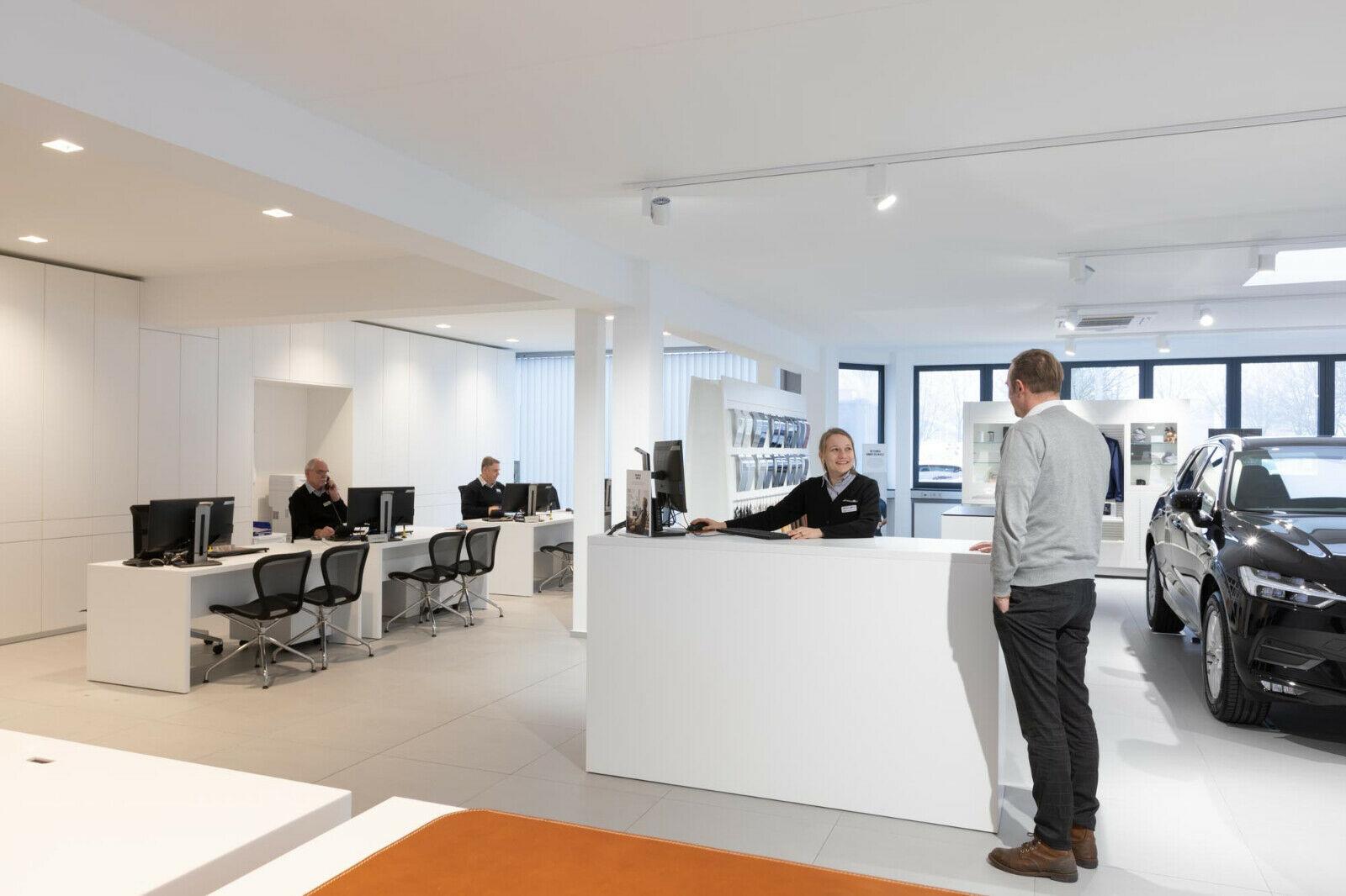 showroom-image-bottom