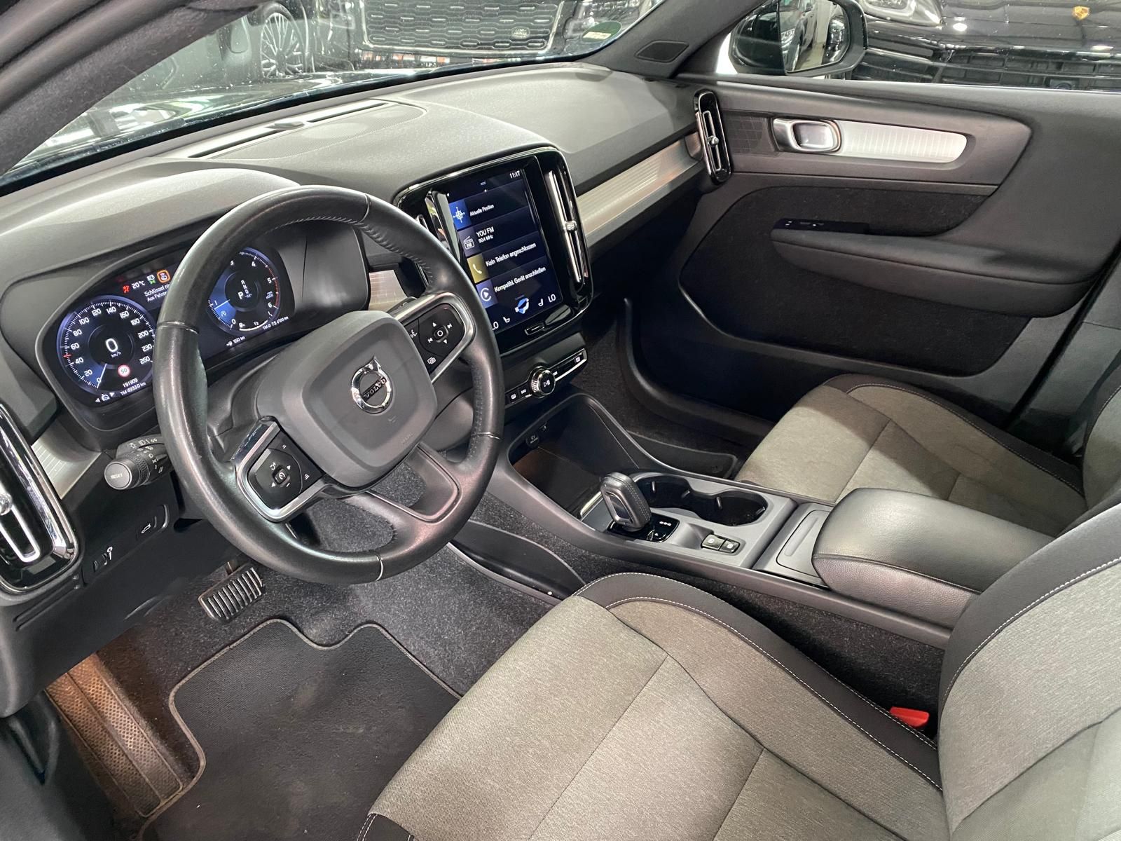 Fahrzeugabbildung Volvo XC40 Momentum Pro/Navi/LED/SH/