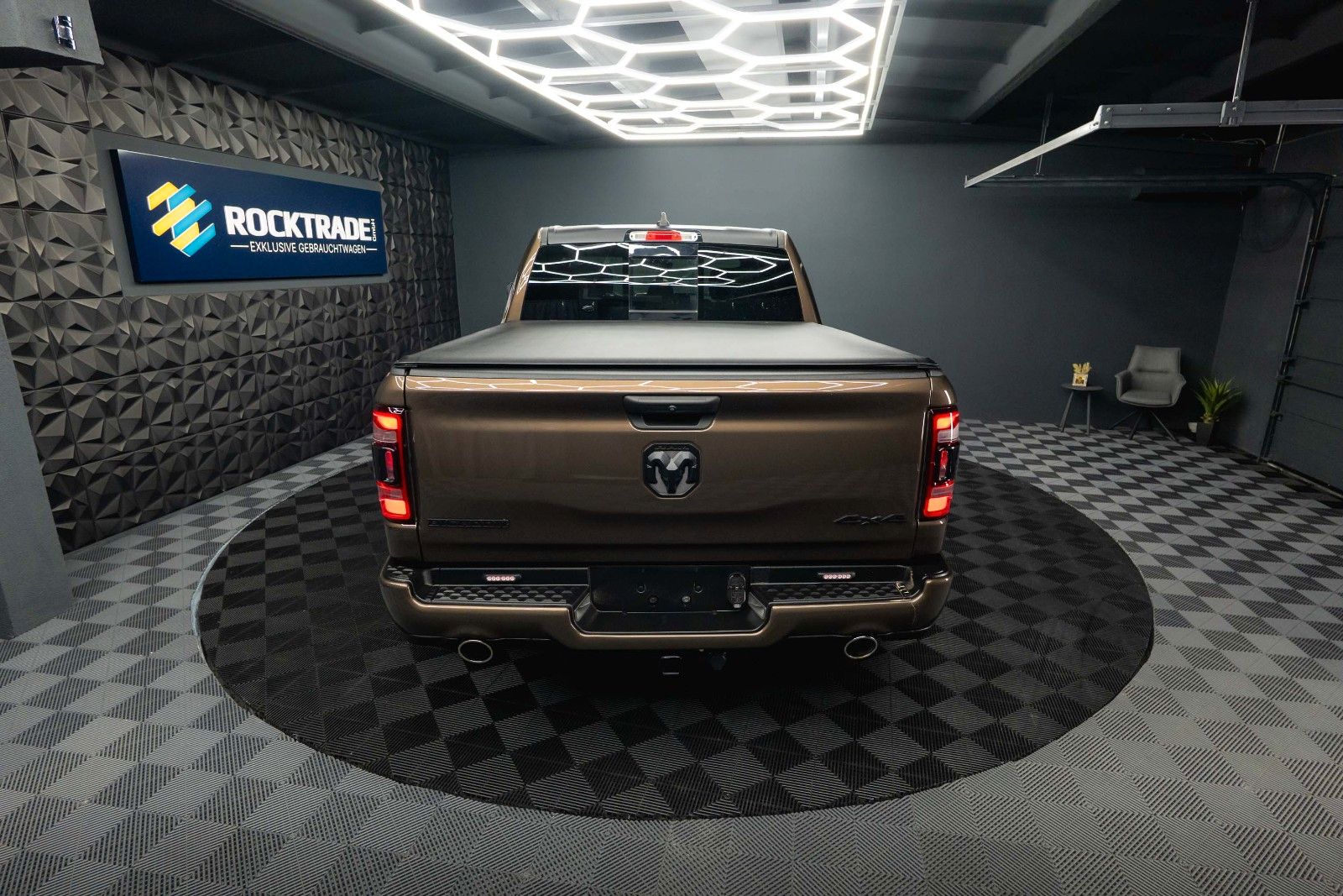 Fahrzeugabbildung Dodge RAM 5.7 V8 HEMI 4x4 OFFROAD Night Limited 19%