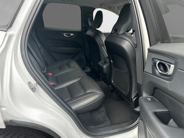 Volvo XC60 B4 Diesel AWD Plus Dark 19'' Allwetter Stan foto 5