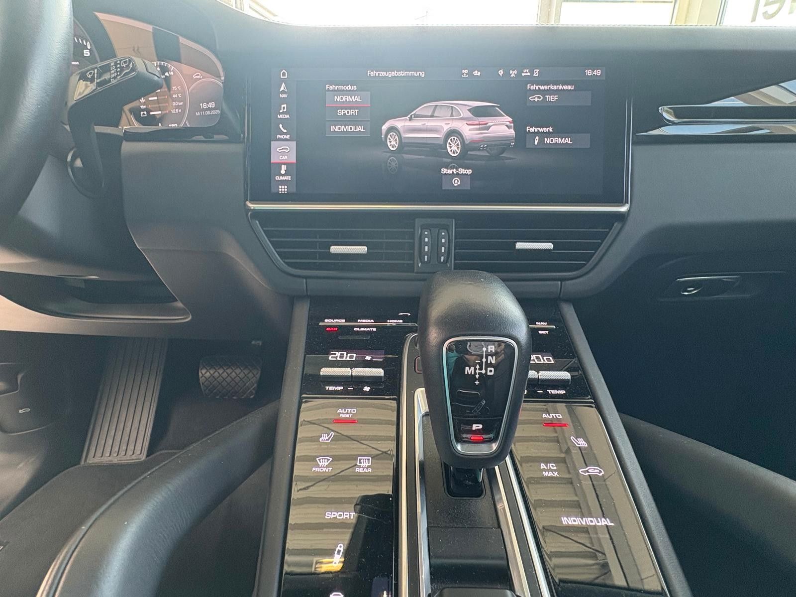 Fahrzeugabbildung Porsche Cayenne, pano, luft volleder ahk,21 zoll, stdhz