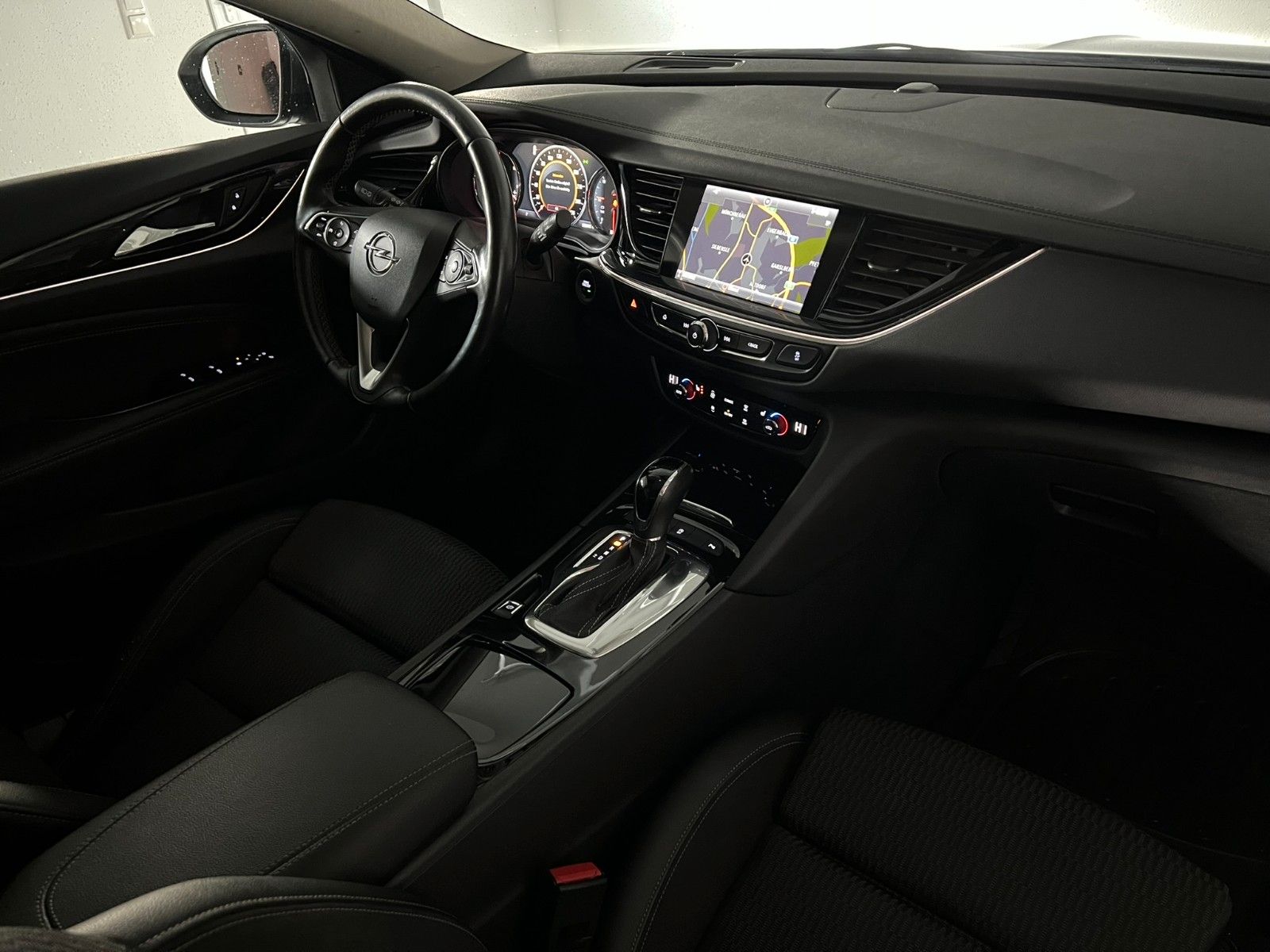 Fahrzeugabbildung Opel Insignia B Sports Tourer Innovation/ACC/LED/CAM