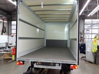 Fahrzeugabbildung Mercedes-Benz Sprinter 317 Koffer LBW 4.325 3 Sitze Navi Klima