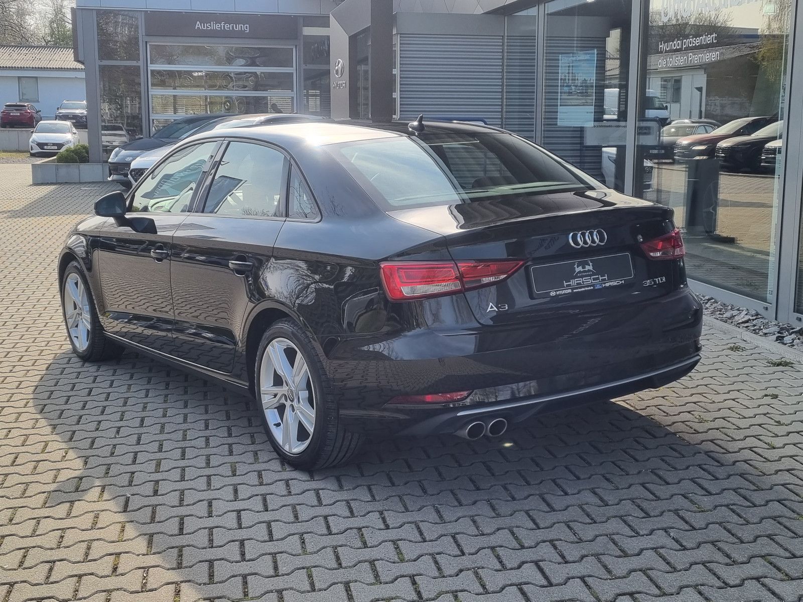 Fahrzeugabbildung Audi A3 Limousine 35 TDI s tronic sport NAVI