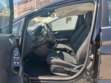 Fahrzeugabbildung Ford Fiesta Titanium S&S 1.1 Sportsitze LED SHZ