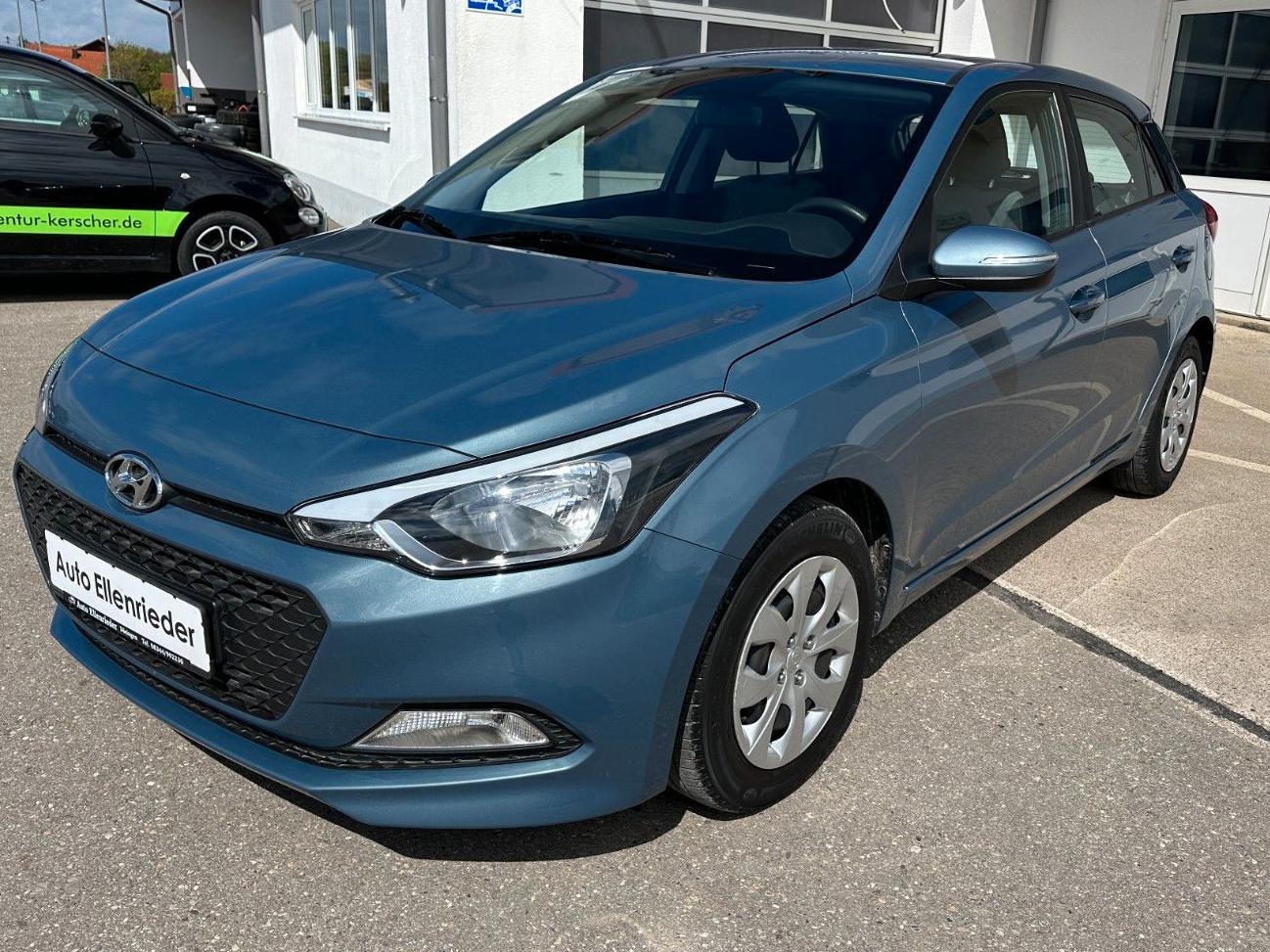 Hyundai i20 5 Türer, Klima, 8 fach bereift AHK gepflegt