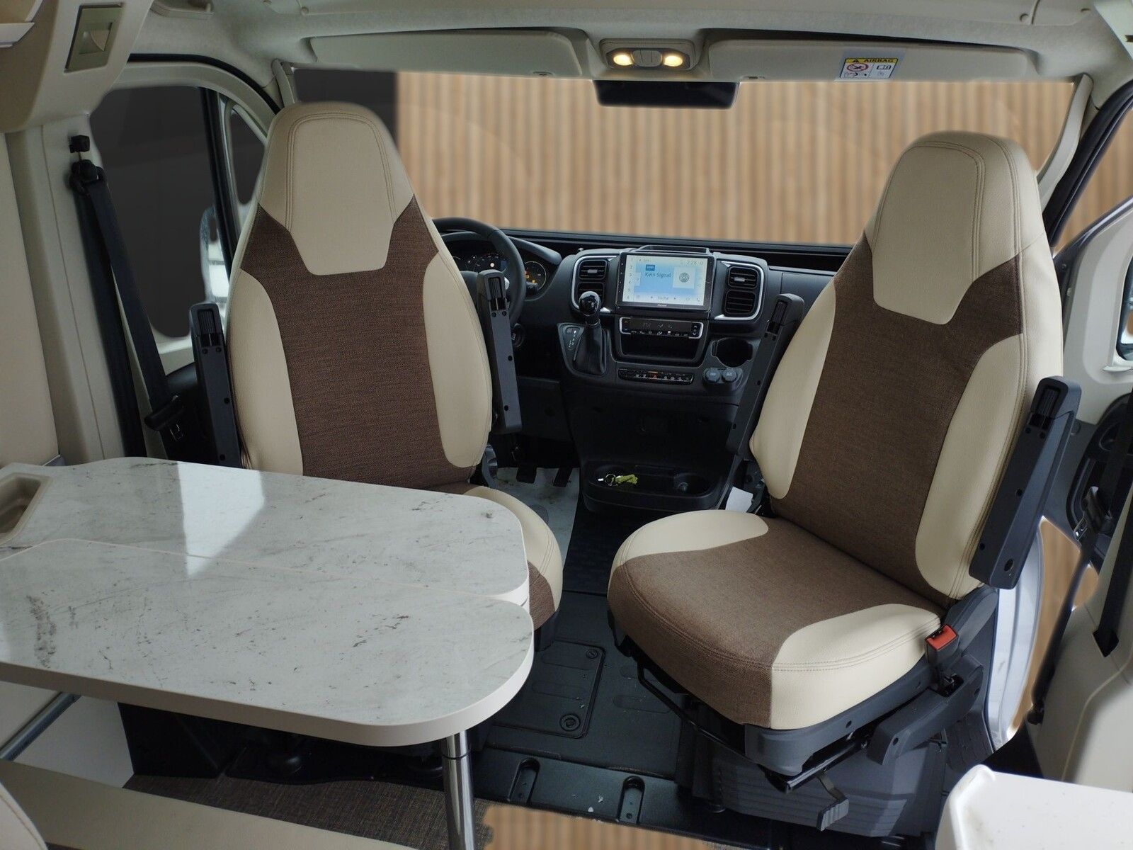 Fahrzeugabbildung Eura Mobil Van V 635 EB Captain-Chair- Sitze, Skyroof, RFK