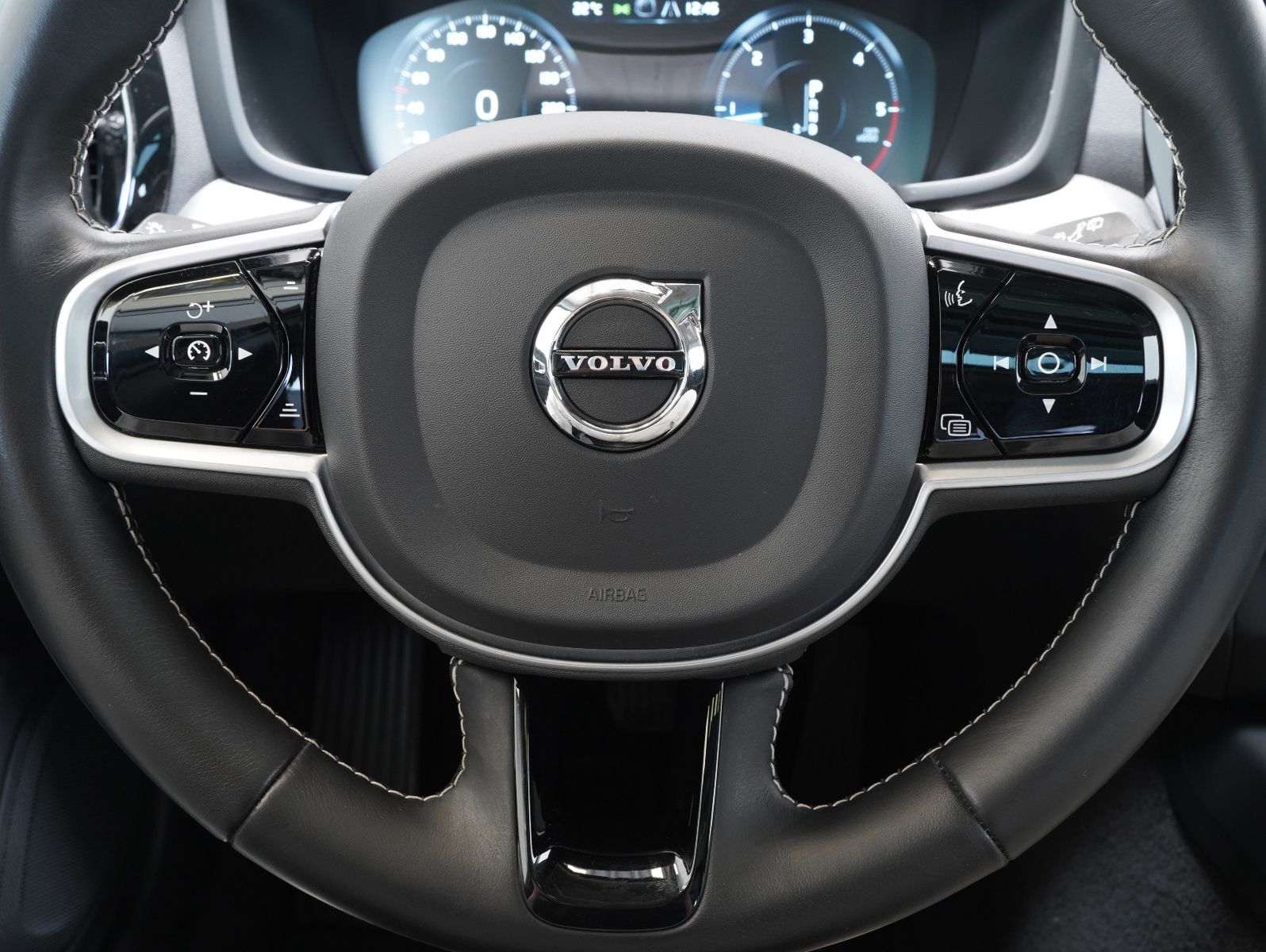 Fahrzeugabbildung Volvo V60 D4 AWD Inscription BLIS/INTELLISAFE/PANORAMA
