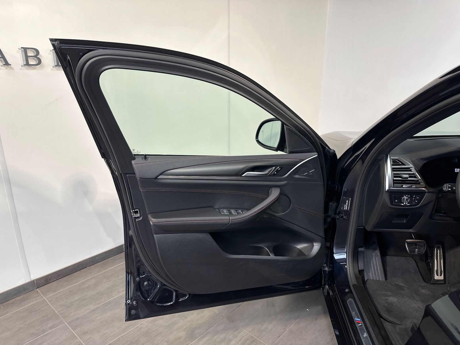 Fahrzeugabbildung BMW X4 xDrive30d M-Sport NAV+LED+AHK+STHZ+HUD+KAM