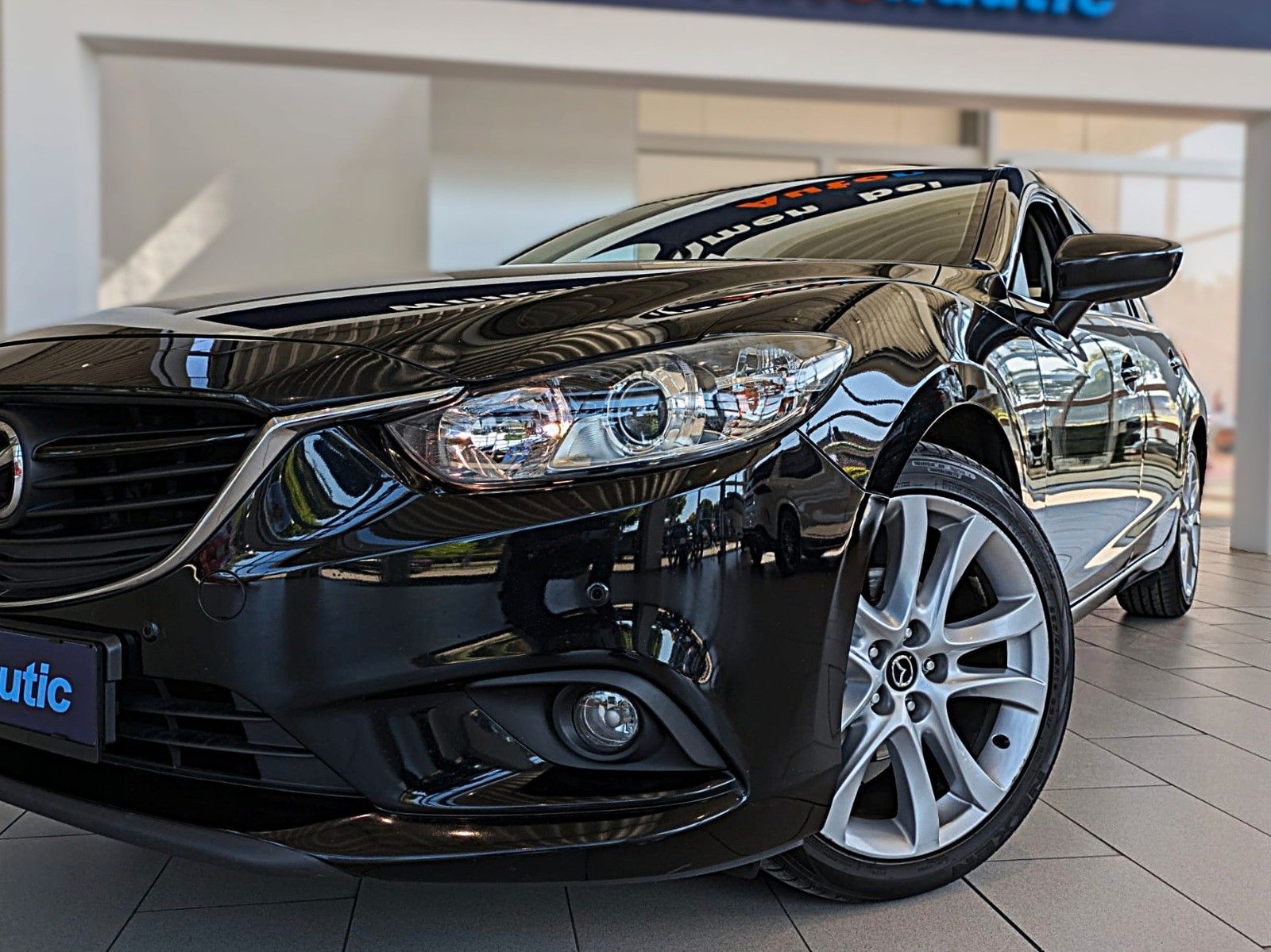 Fahrzeugabbildung Mazda 6 Kombi Center-Line KLIMAAUT SITZHEIZG NAVI 19''
