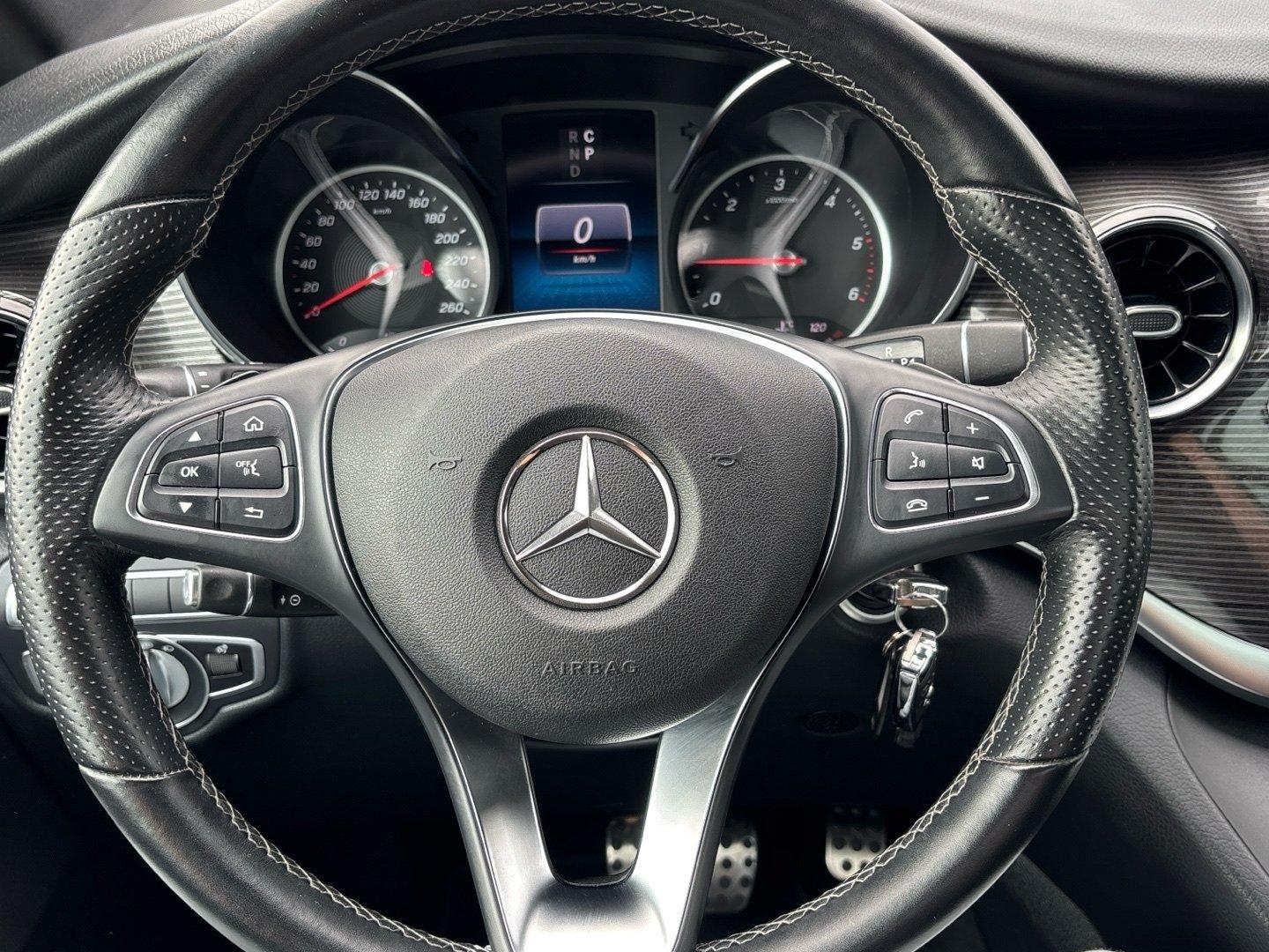 Mercedes-Benz V 300 d Edition lang AMG Pano Kamera AHK2,5t 9G