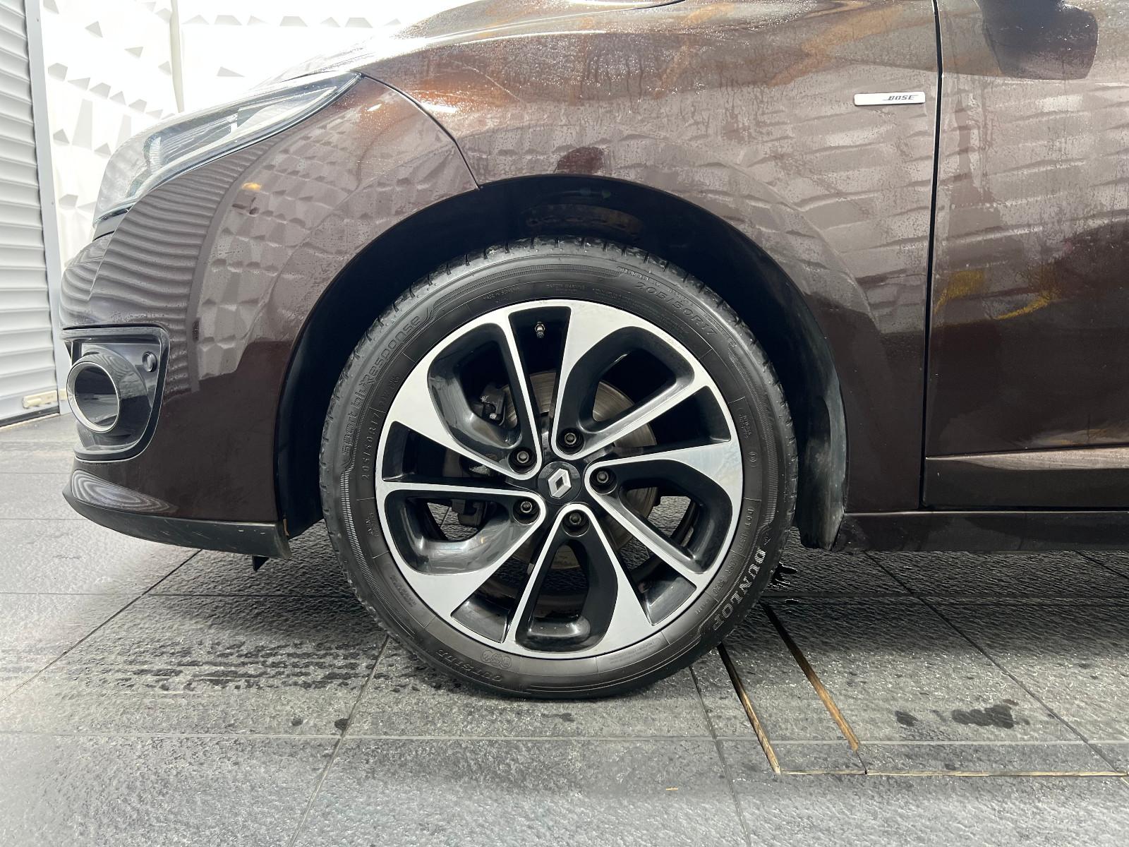 Renault Megane 2015 — photo 11