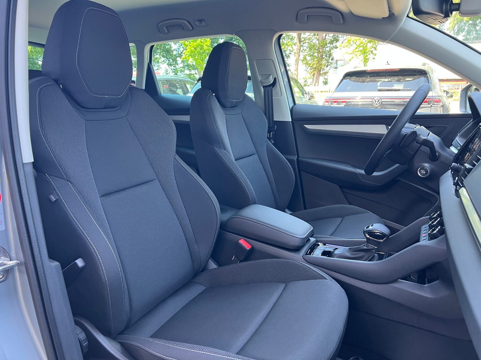 Fahrzeugabbildung SKODA Karoq Balance 1.5 TSI DSG *AHK, ACC, Rückfahrkam