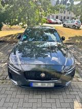 Jaguar Xe D180 R-DYNAMIC SE  - Jaguar XE: R Dynamic Se