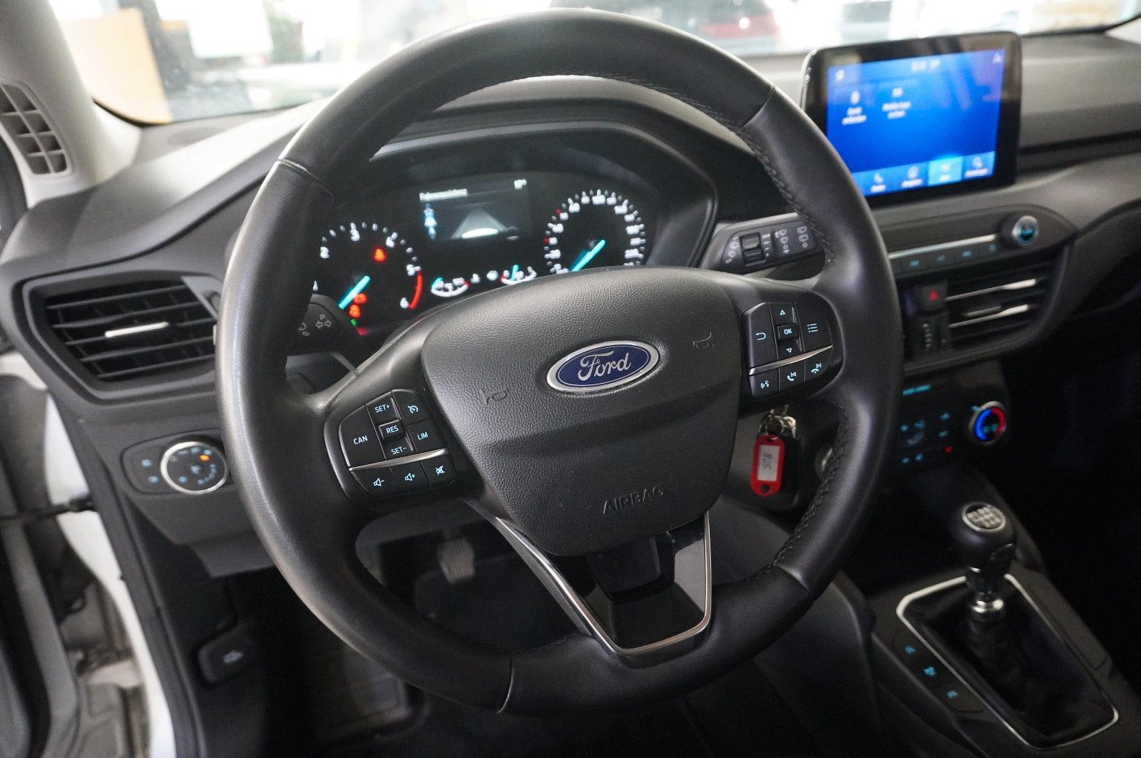 Fahrzeugabbildung Ford Focus Turnier 1.5D COOL & CONN. NAVI/LED/KAMERA