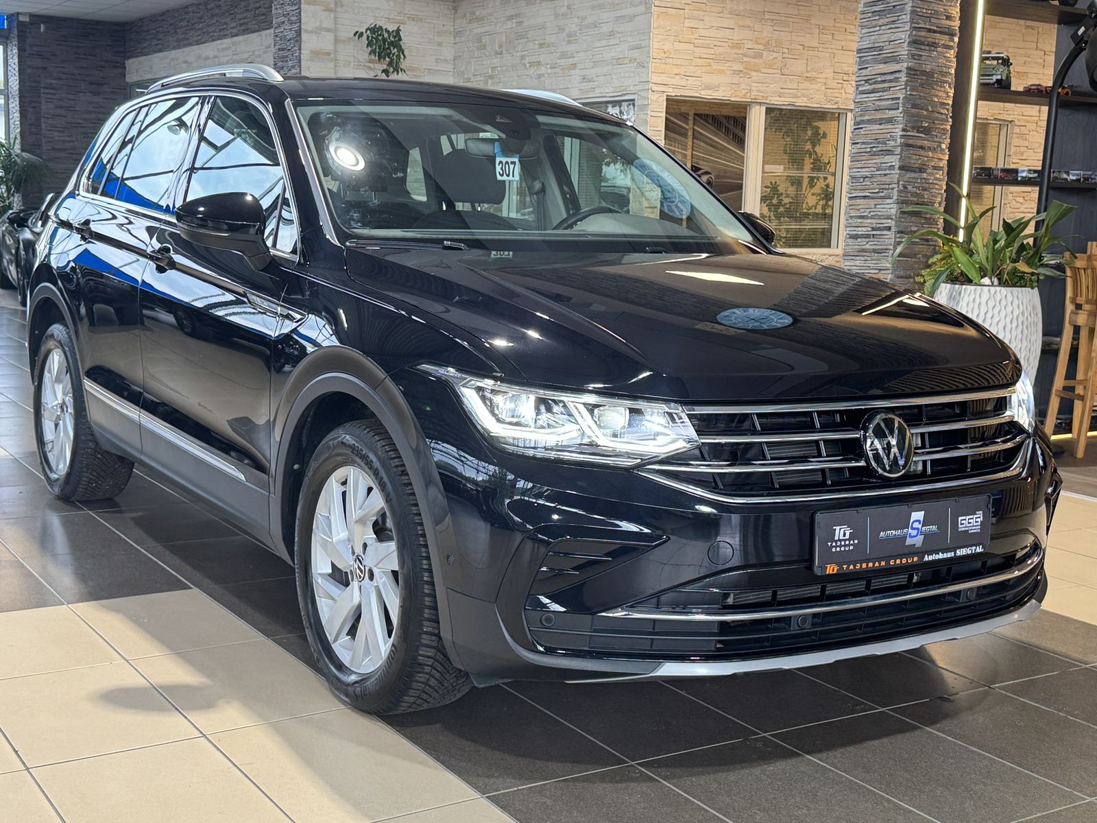 Volkswagen Tiguan Elegance Massage Navi R.Cam ACC LED SHZ