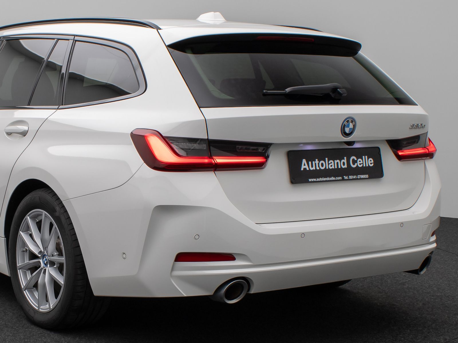 Fahrzeugabbildung BMW 330e Kamera HUD DAB Stop&Go Komfort Fernlichtass