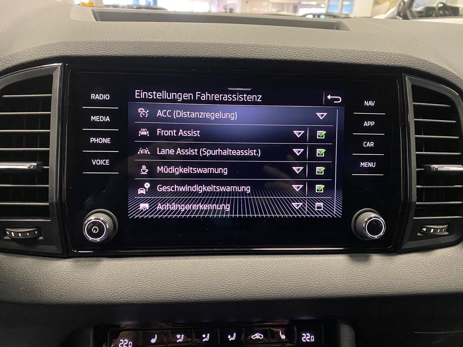 Fahrzeugabbildung SKODA Karoq 1.5 TSI SPORTLINE+MATRIX+ACC+AHK+APP+RFK++