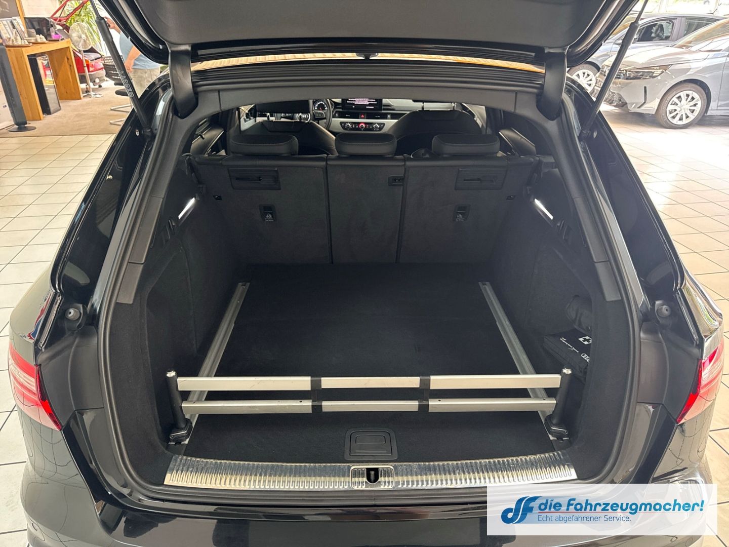 Fahrzeugabbildung Audi A4 Avant 35 TDI S line Navi Leder LED ACC Klimaa