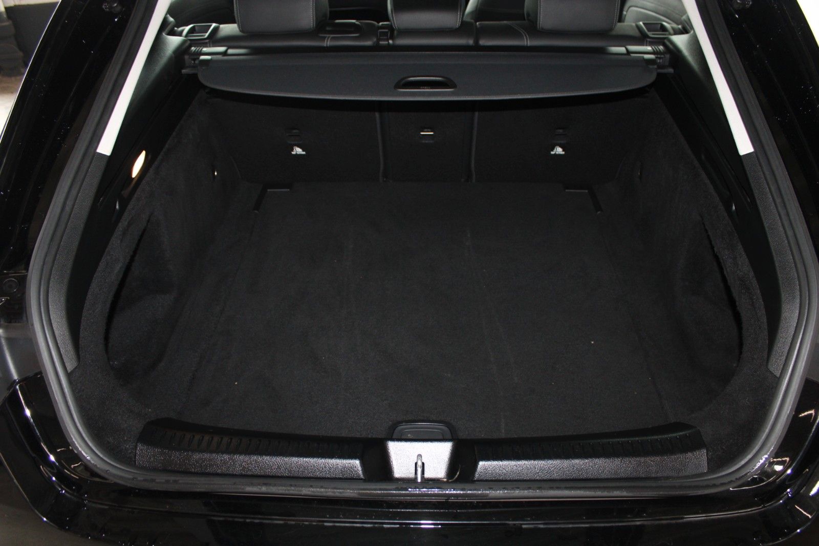 Fahrzeugabbildung Mercedes-Benz CLA 180 Shooting Brake LED NAVI DAB HighEnd uvm