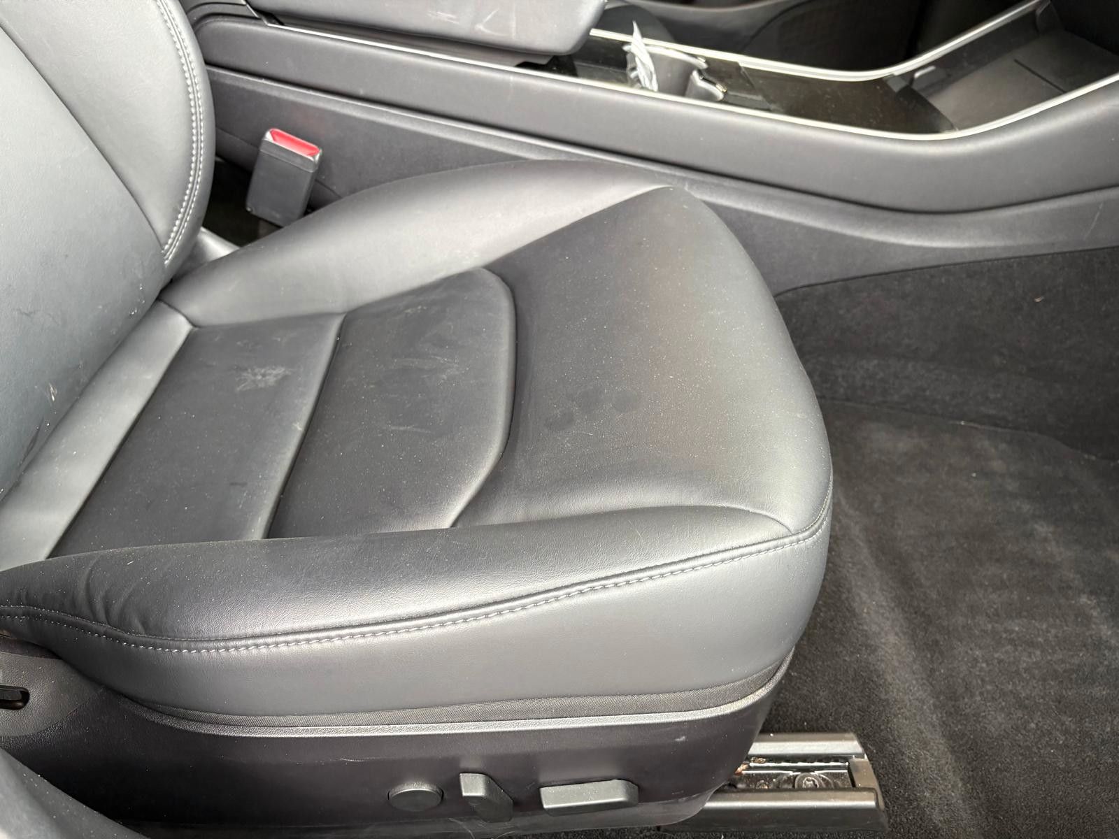 Fahrzeugabbildung Tesla Model 3 Standard Range Plus RWD
