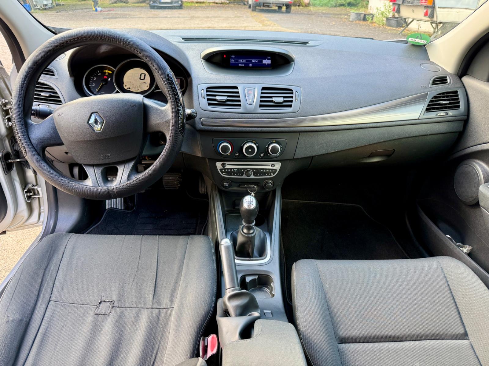 Renault Megane 2012 — photo 10