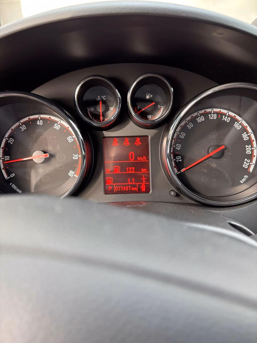 Opel Meriva 2015 — interior