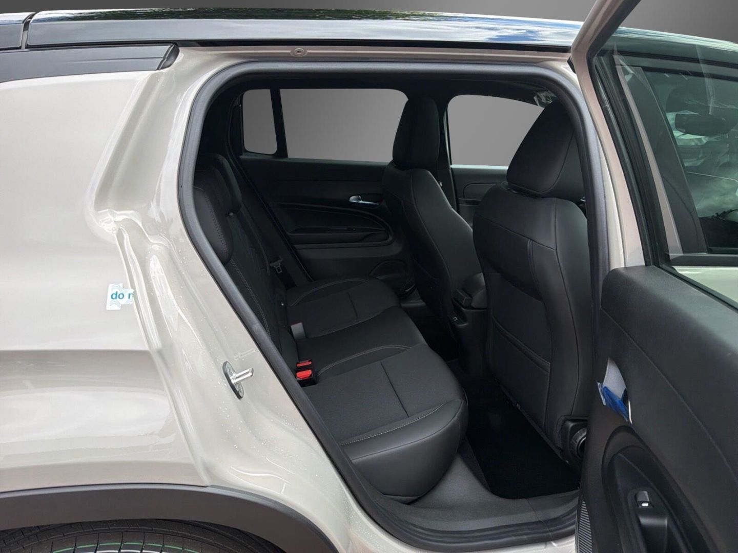 Fahrzeugabbildung Jeep Avenger Black Edition 1.2 MHEV -Panoramadach-MY2