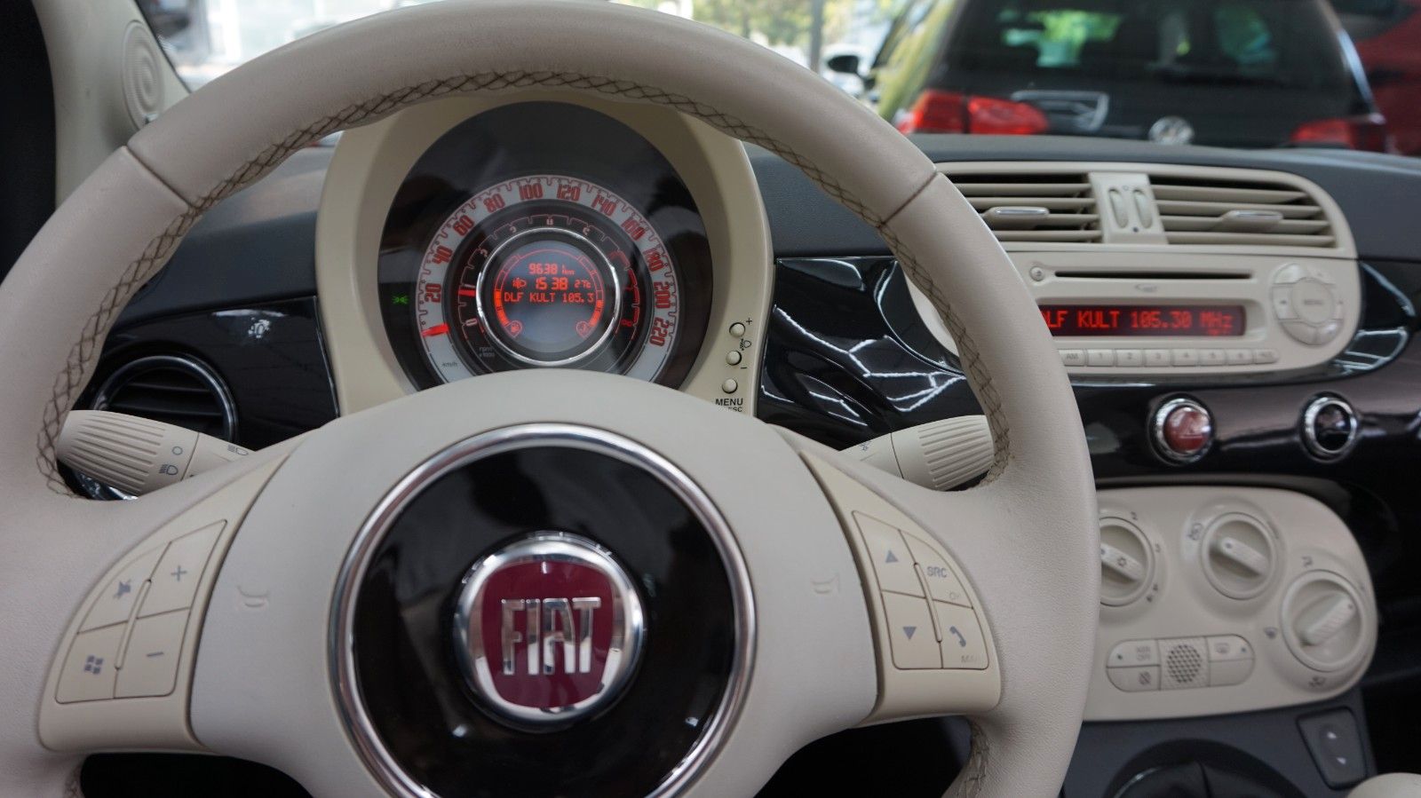 Fahrzeugabbildung Fiat 500 Lounge Cabrio  Scheckh. gepfl. TÜV neu