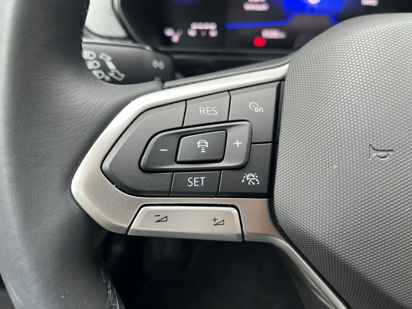 T-Cross 1.0 TSI Life Kamera/Navi/ACC/App-Connect