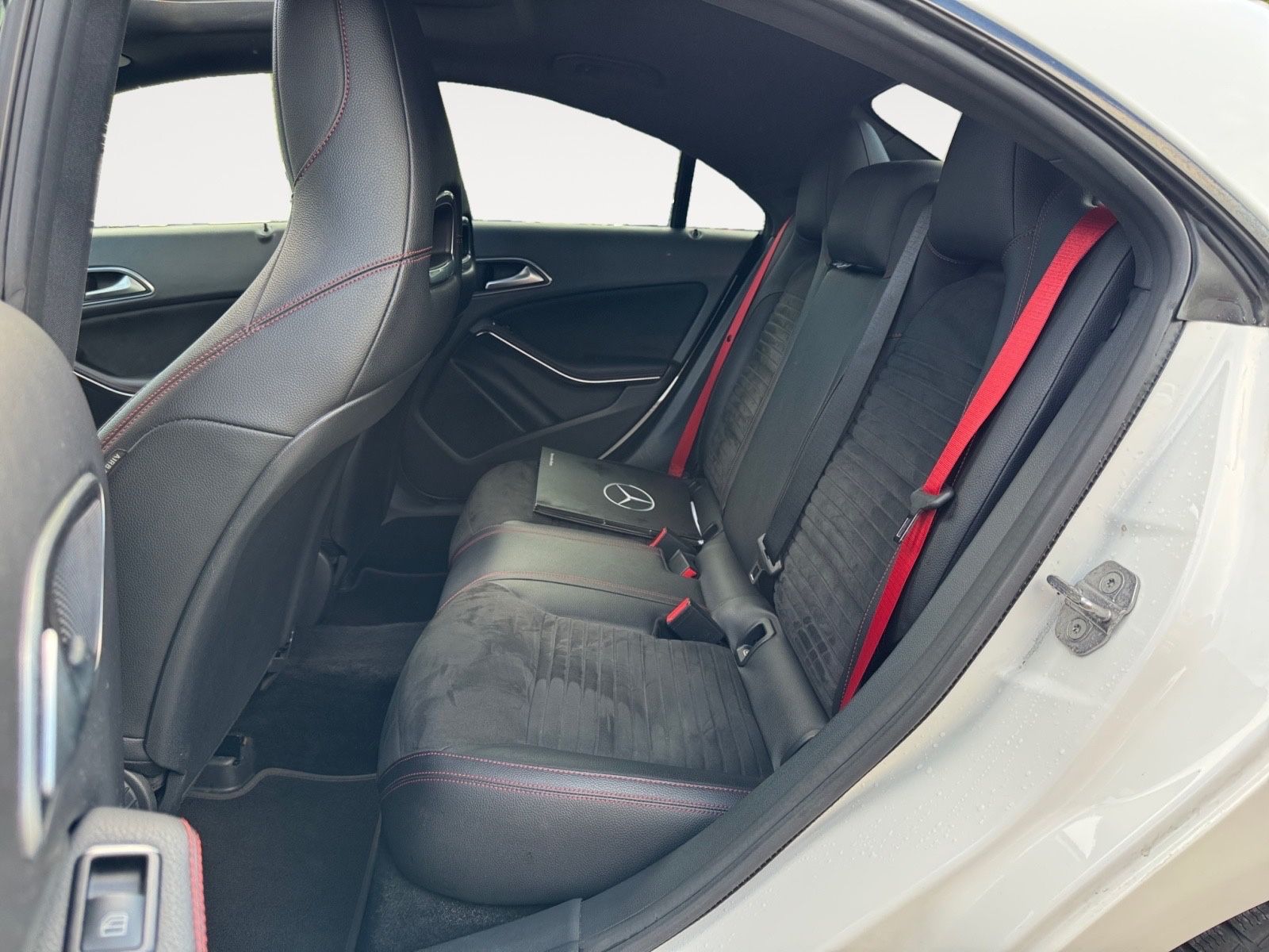 Fahrzeugabbildung Mercedes-Benz CLA 250 4Matic Sport AMG-Line Vollausstattung