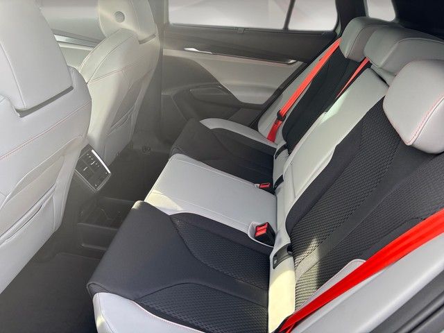 Fahrzeugabbildung SKODA Elroq 85 First Edition+AHK+NAVI+BHZ FRONT+MASSAG