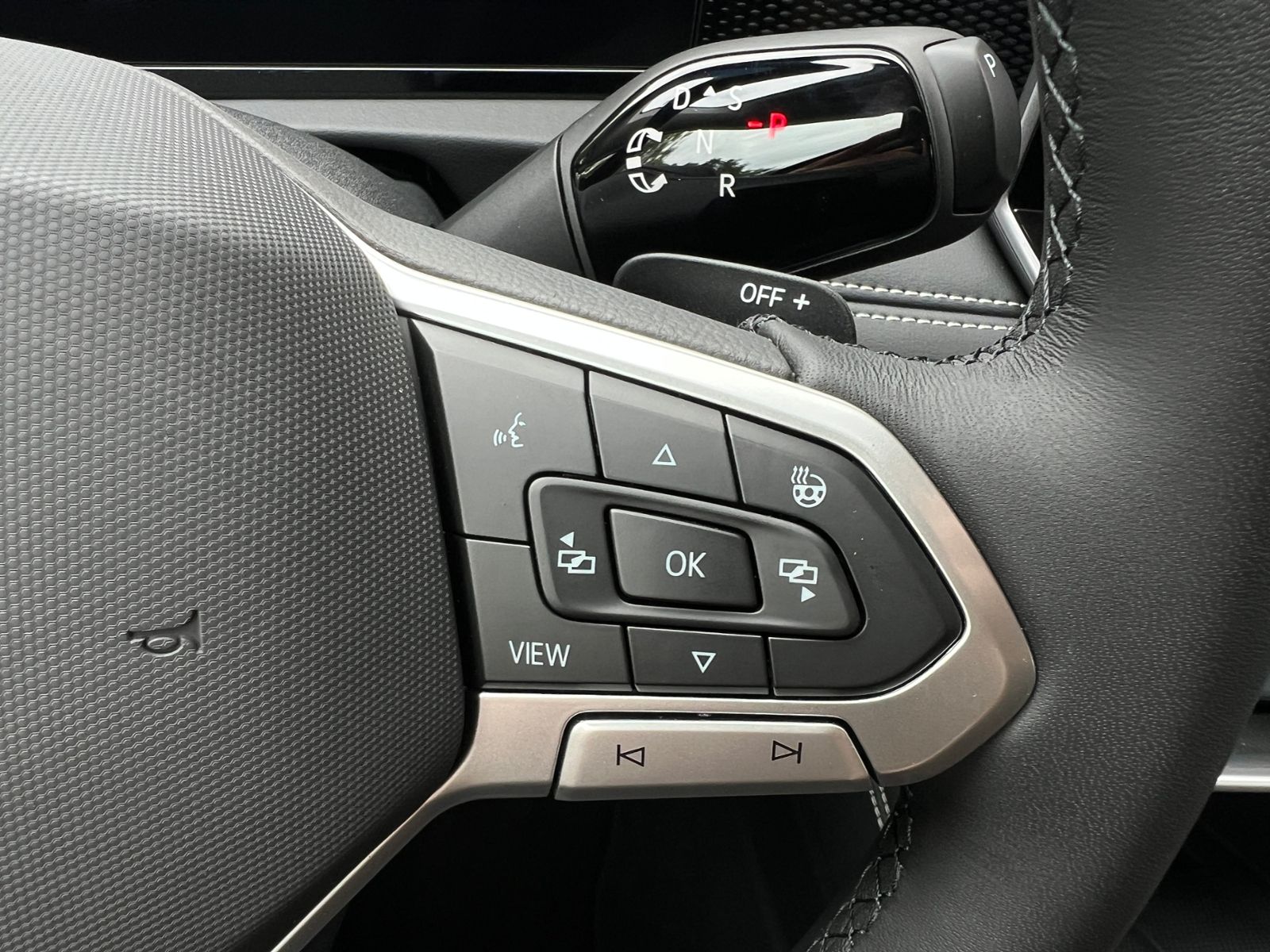 Fahrzeugabbildung Volkswagen Tiguan  ENERGY 2.0 TDI DSG *AHK, Navi, Ganzjahre