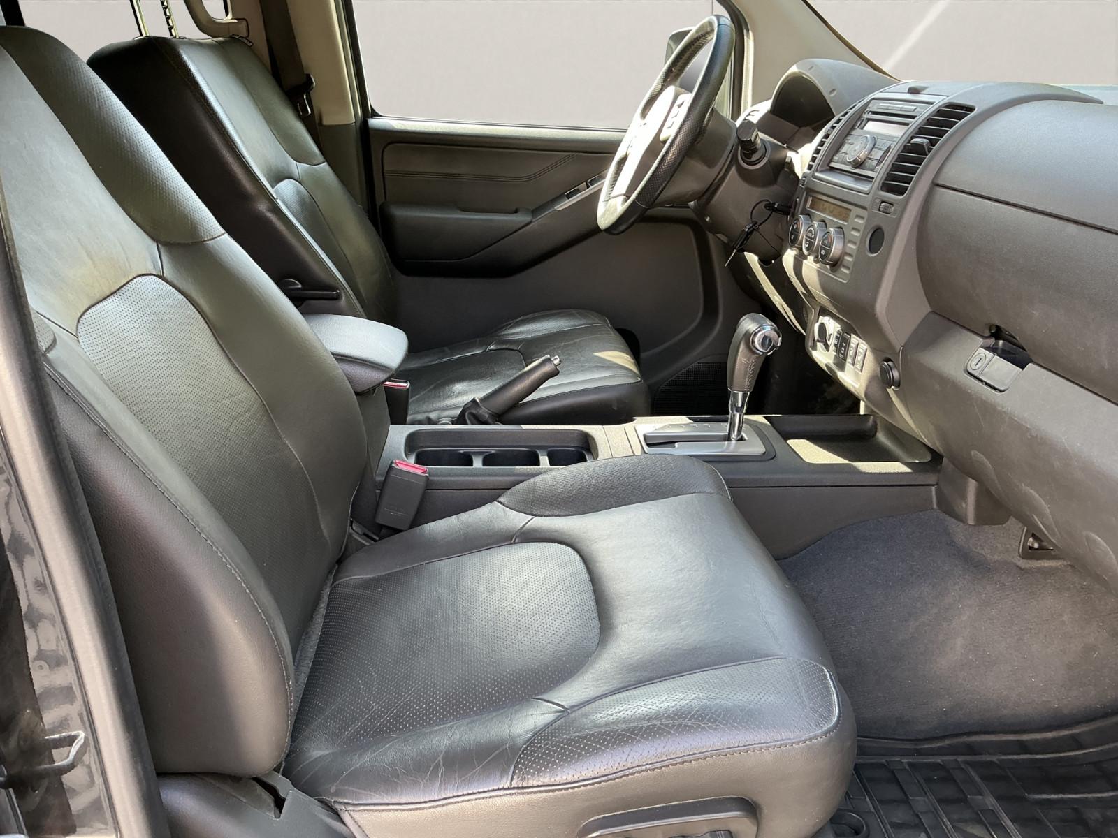Nissan Navara Double Cab LE 4x4 | 171 ch | BVA | Cuir | Toit ouvrant | Sièges chauffants électriques | Attelage