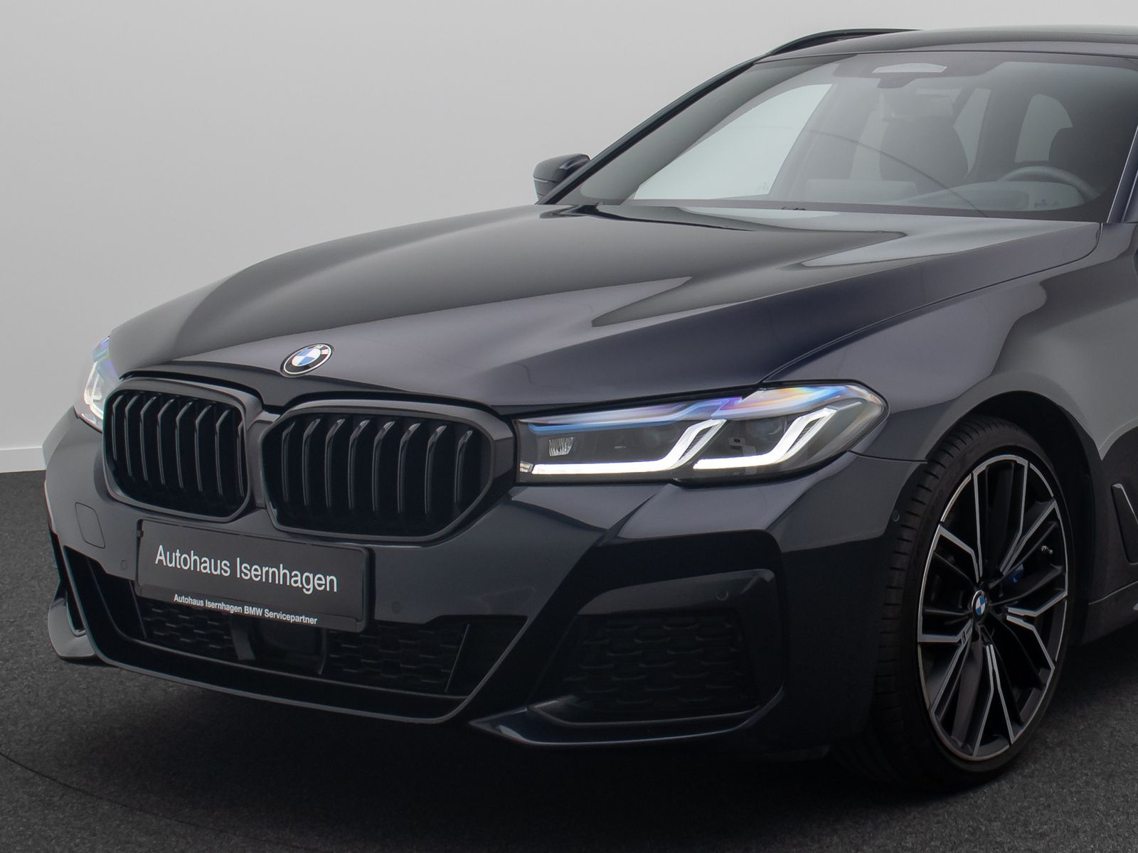 Fahrzeugabbildung BMW 540i xD M Sport DAB Panorama HUD H/K DispKey 20"