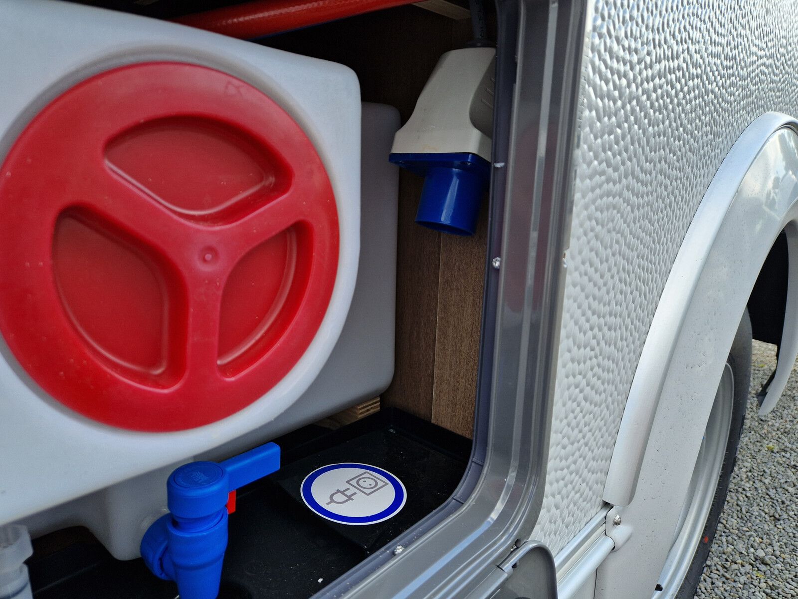 Fahrzeugabbildung Tabbert Senara 400 QD 2.3 Ambiente, DuoControl, 1.500kg
