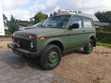 Lada Niva vor einem Jahr entrostet neu Lac... - Lada Niva aus 2013