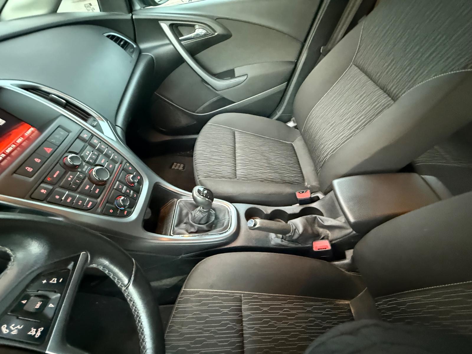 Opel Astra 2015 — photo 18