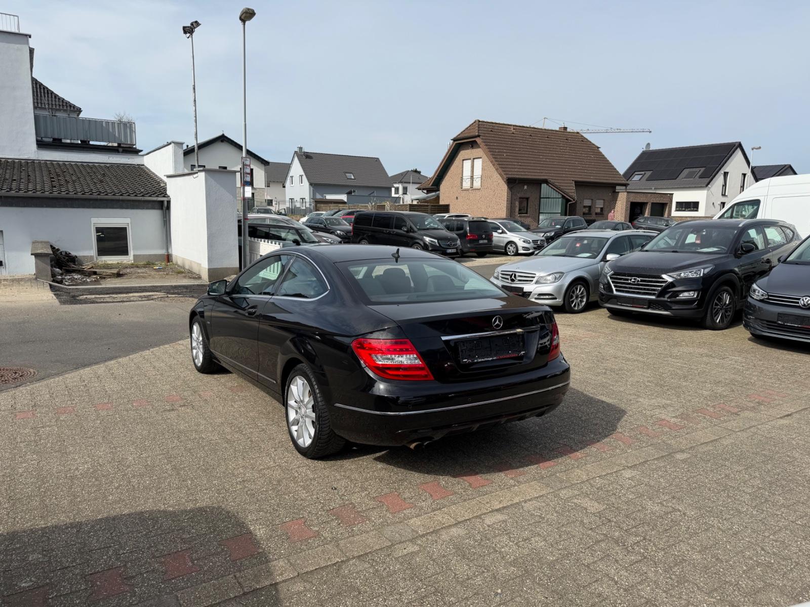 Mercedes-Benz C 180 Coupe Navi Sitzhz Teilleder Sportpak