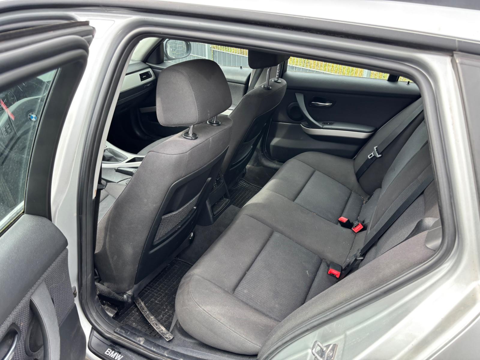 BMW 318 2012 — photo 9