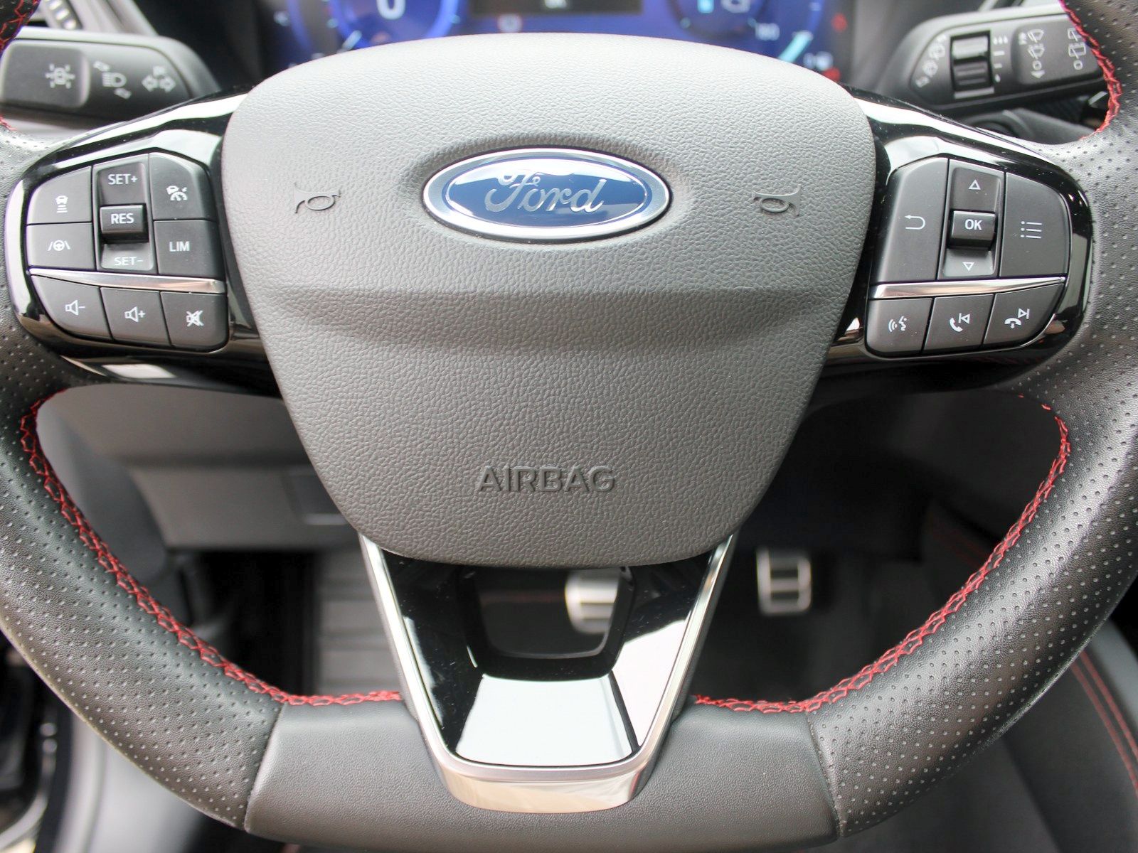 Fahrzeugabbildung Ford Kuga Plug-In Hybrid ST-Line X 2,5 Duratec