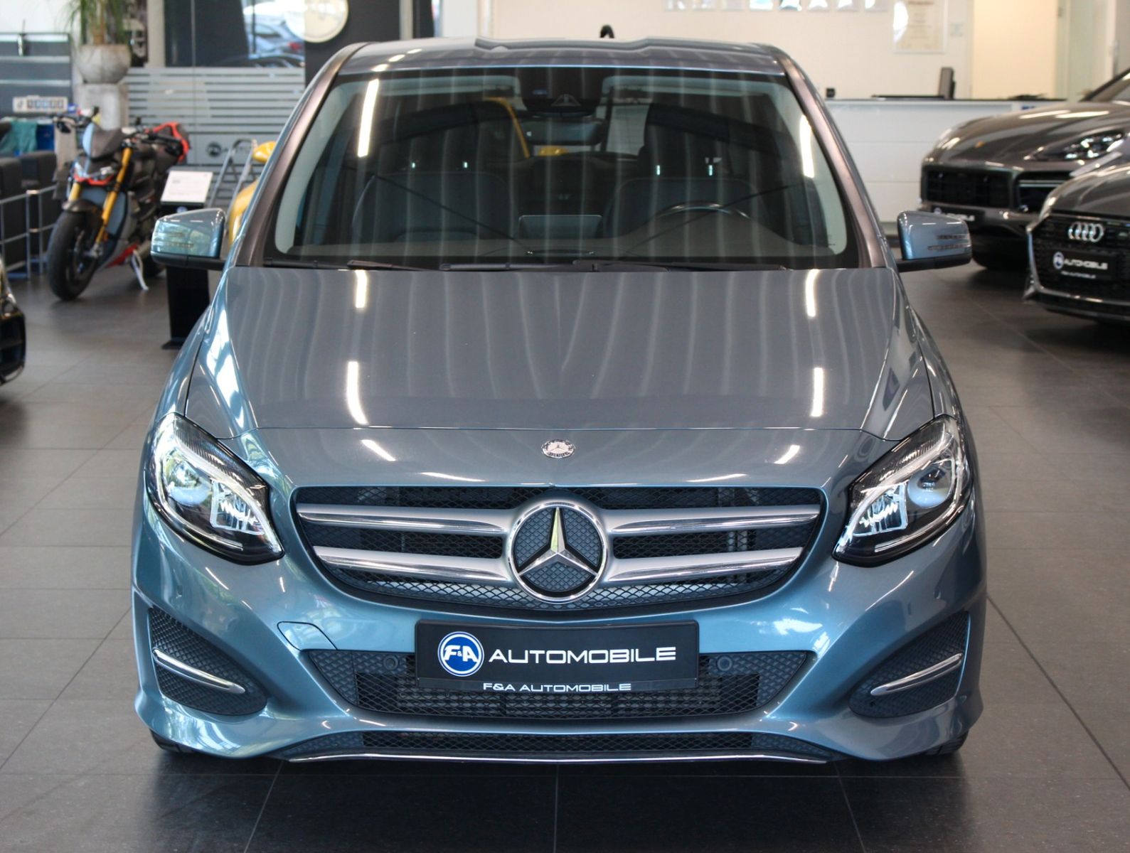 Fahrzeugabbildung Mercedes-Benz B 220 CDI Urban COMAND+LED+AHK+Totwinkel+PDC