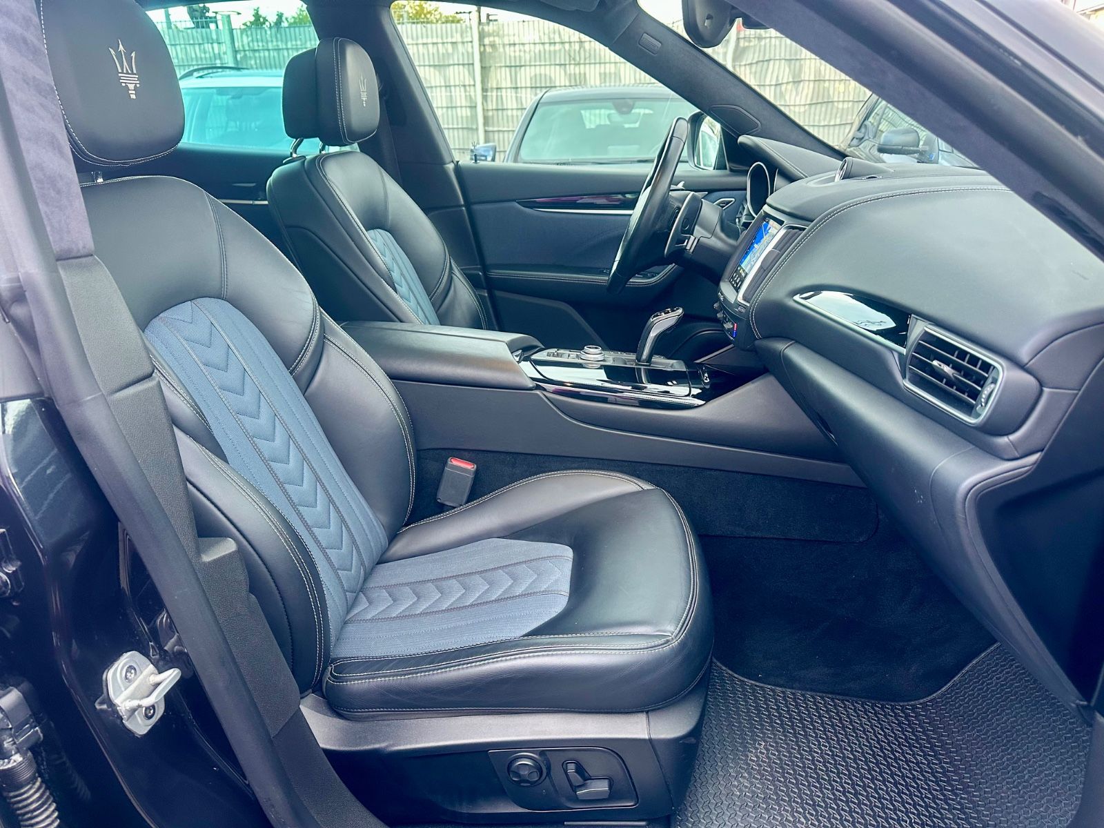 Fahrzeugabbildung Maserati LEVANTE GRANLUSSO Q4*SERVICE BEI MASERATI *