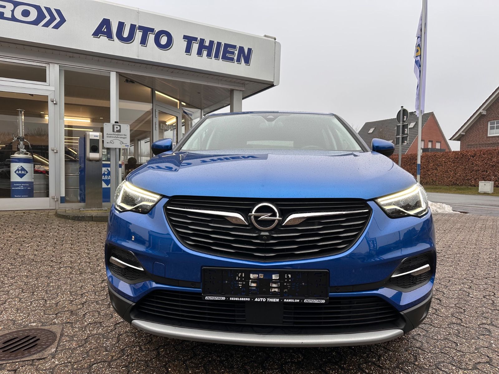 Fahrzeugabbildung Opel Grandland (X) 1.2 Turbo BiLED/AHK/Navi/360°/GJR