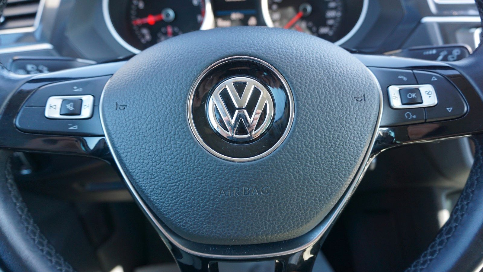Fahrzeugabbildung Volkswagen Tiguan Comfortline BMT, LED,Navi,PDC, AHK el.