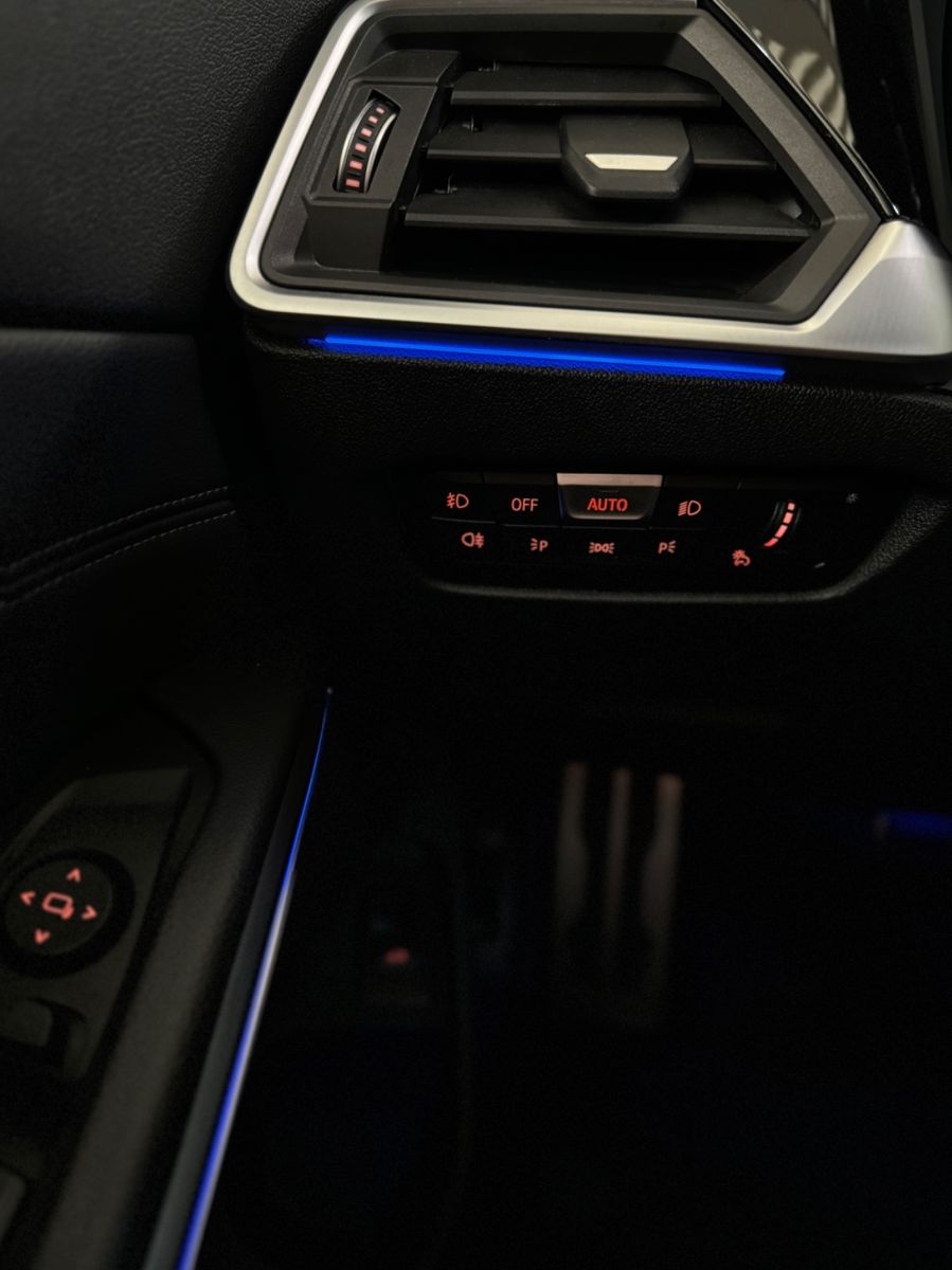 Fahrzeugabbildung BMW 320i  M Sport Kamera Laser HUD DAB HiFi Komfort