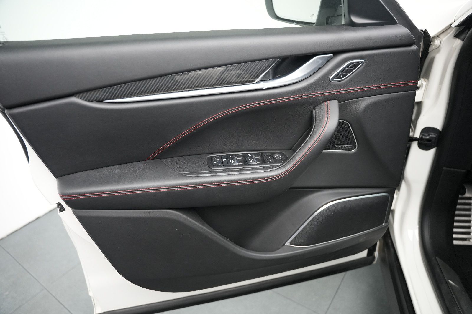 Fahrzeugabbildung Maserati Levante S/CARBON/HARMAN-KARDON/KAMERA/BRD
