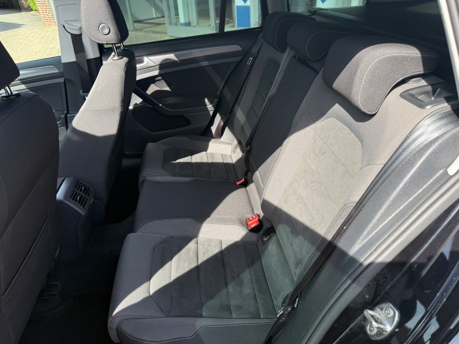 Fahrzeugabbildung Volkswagen Golf 1.5 Comfortline AHK/ACC/Pano/Navi/LED/Kamer